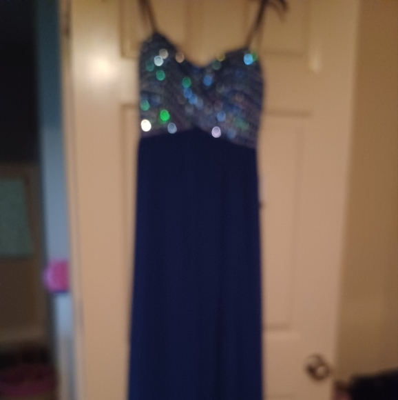 Formal evening gown - Picture 2 of 2